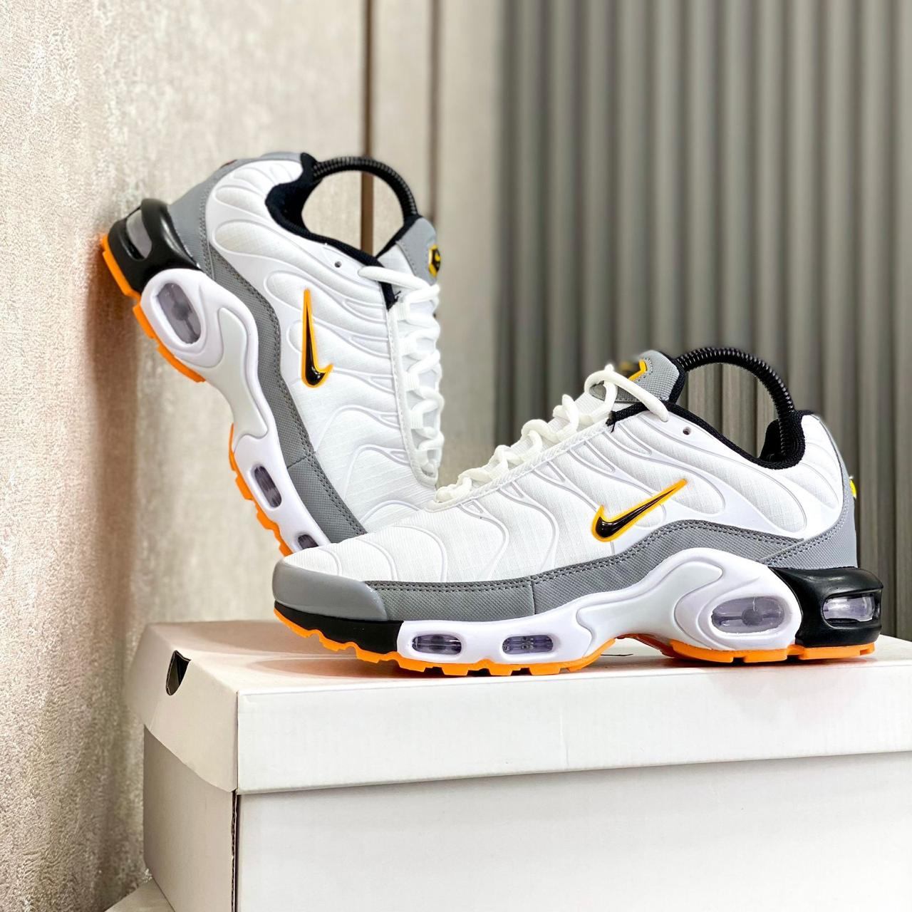 NK TN Blanco y Dorado White